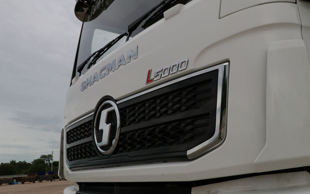 Cab front, driver side